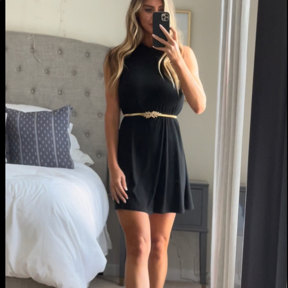 Cute Black Shift Dress - size medium -pair it with belt & 😍😍